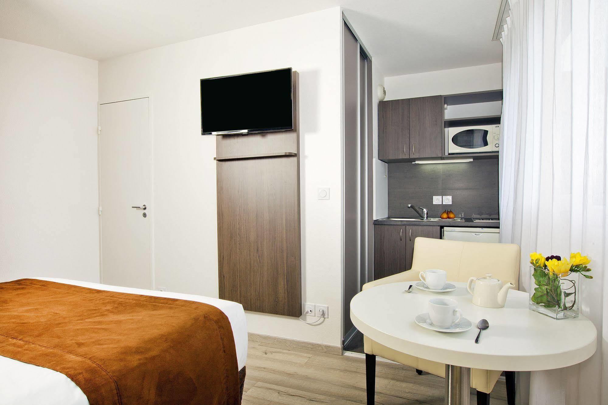 Sejours & Affaires Paris-davout 3* Parigi